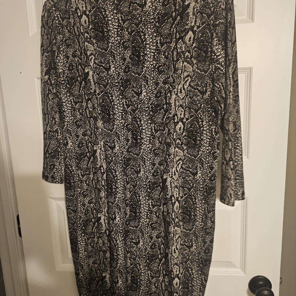 Miss Tina Black and Gray Midi Dress - Picture 4 of 4